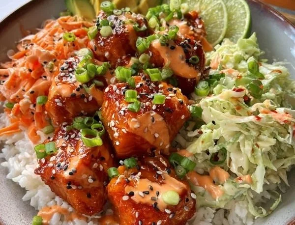 Bang Bang Salmon Bites Bowls featuring crispy salmon and fresh ingredients.