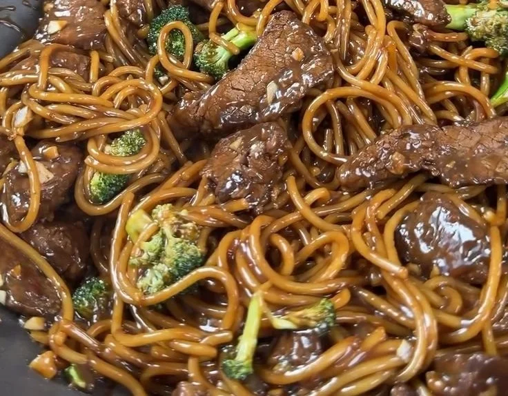 Delicious Beef Lo Mein with Broccoli featuring tender beef and colorful vegetables