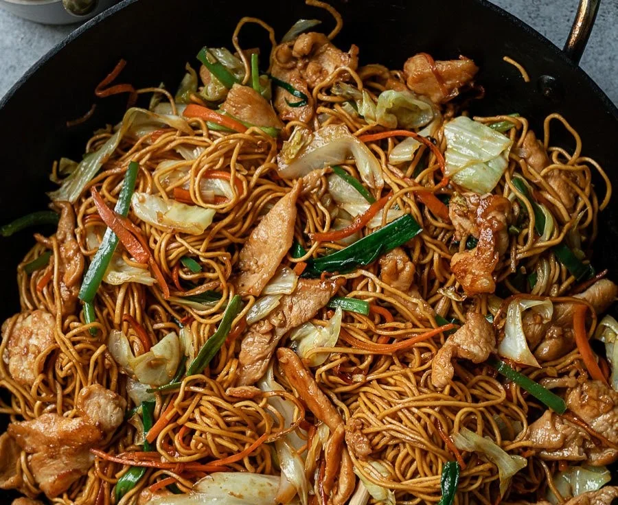 Delicious Chicken Chow Mein with chicken, noodles, and fresh vegetables